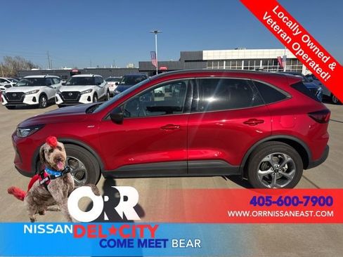 Used 2025 Ford Escape ST-Line AWD/4WD image 2