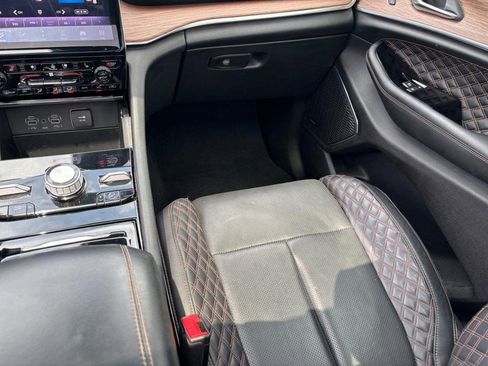 Used 2023 Jeep Grand Cherokee L Summit w/ High Altitude Package AWD/4WD image 17