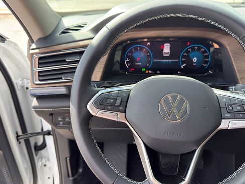 New 2026 Volkswagen Atlas SE FWD image 17