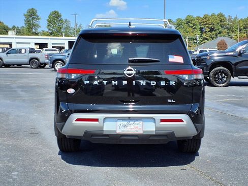 Used 2024 Nissan Pathfinder SL w/ Cargo Package image 18