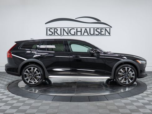New 2026 Volvo V60 B5 Cross Country Ultra w/ Climate Package AWD/4WD image 4