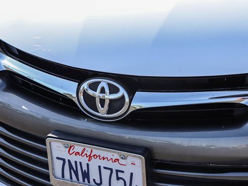 Used 2016 Toyota Camry LE FWD image 11