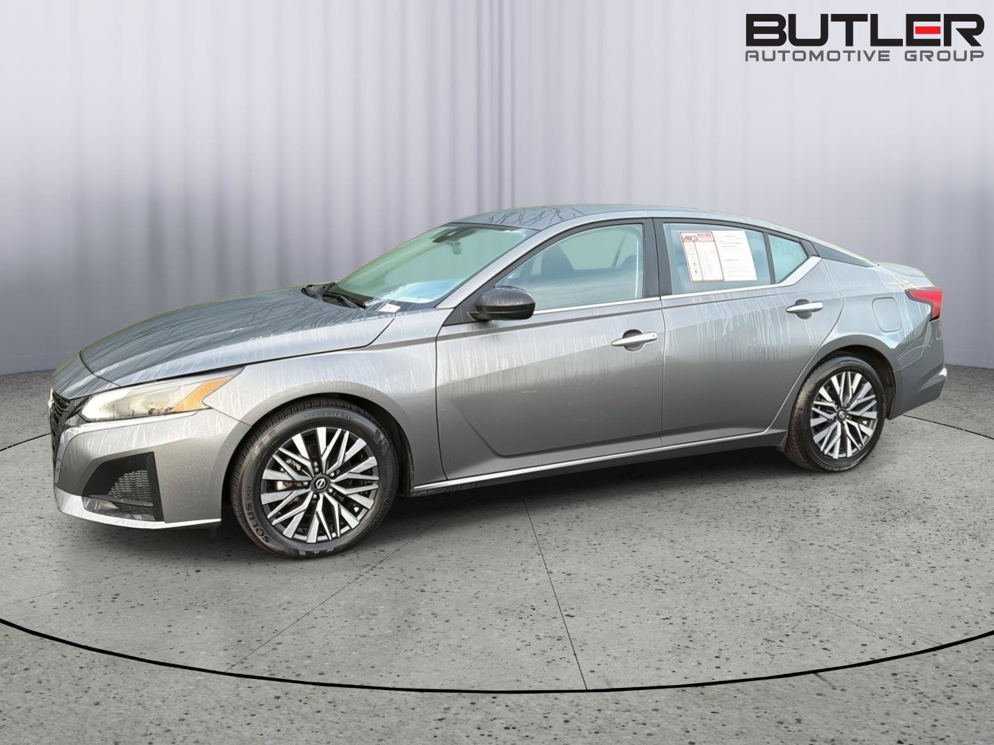 Used 2025 Nissan Altima 2.5 SV FWD image 3