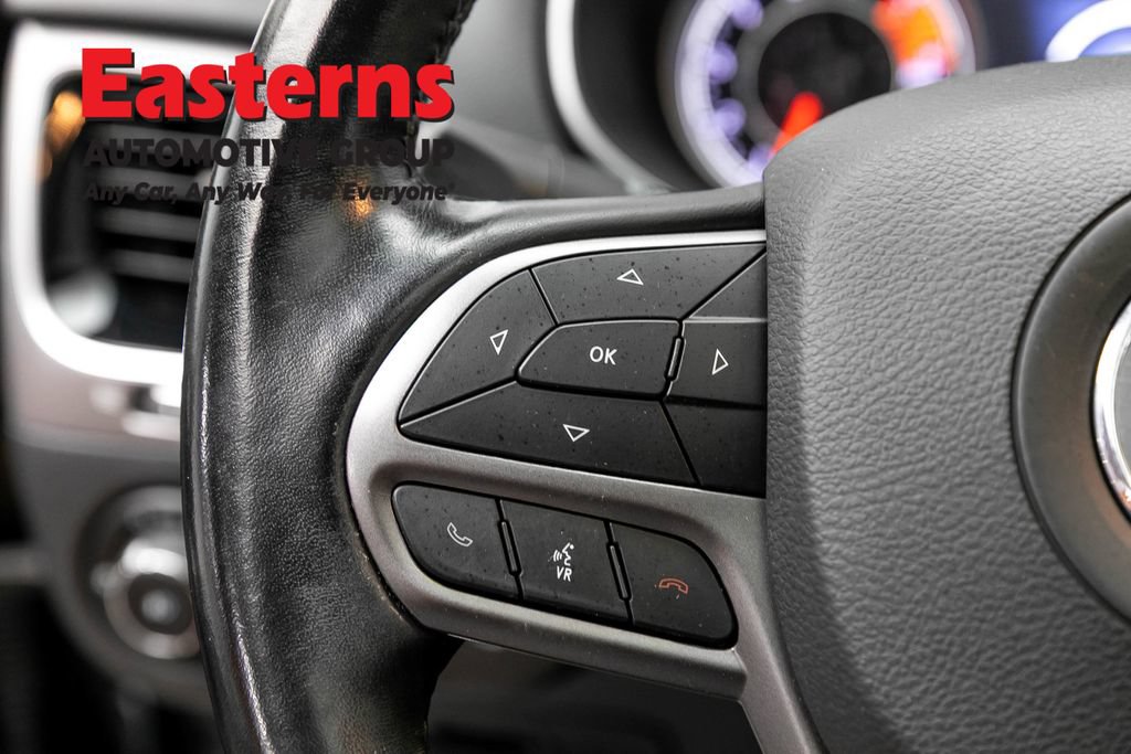 Used 2021 Jeep Cherokee Limited w/ Mopar Interior Package AWD/4WD image 17