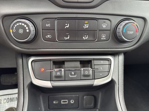 Used 2024 GMC Terrain SLE AWD/4WD image 25