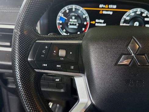 Used 2022 Mitsubishi Outlander SEL Black Edition FWD image 14