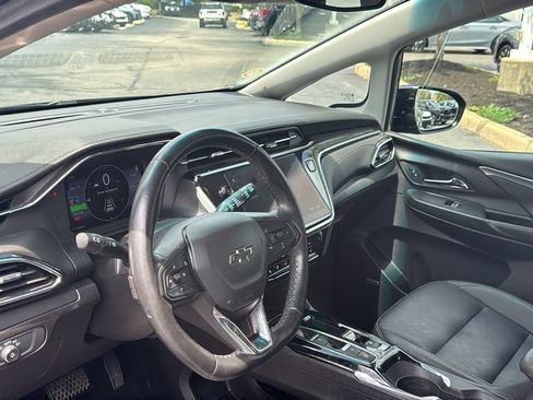 Used 2023 Chevrolet Bolt LT w/ Infotainment Package FWD image 13