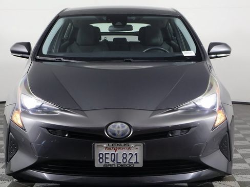 Used 2018 Toyota Prius Three FWD image 2