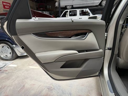 Used 2013 Cadillac XTS Platinum w/ Driver Assist Package FWD image 23