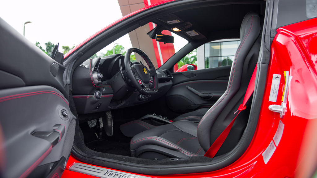 Used 2018 Ferrari 488 GTB RWD image 14