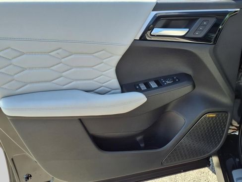 New 2025 Mitsubishi Outlander AWD image 16