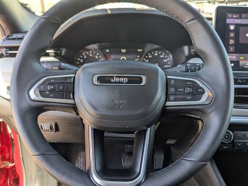 Used 2025 Jeep Compass Limited image 17