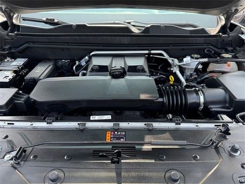 Used 2024 GMC Canyon Denali image 12