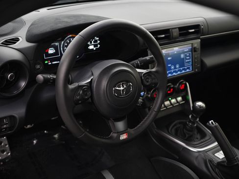 Used 2023 Toyota GR86 Premium image 17