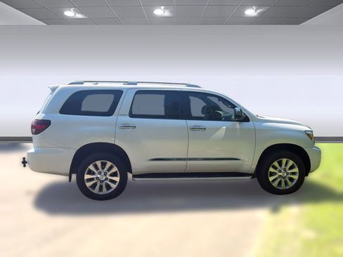 Used 2019 Toyota Sequoia Platinum AWD/4WD image 8