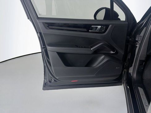 Certified 2023 Porsche Cayenne S AWD/4WD image 6
