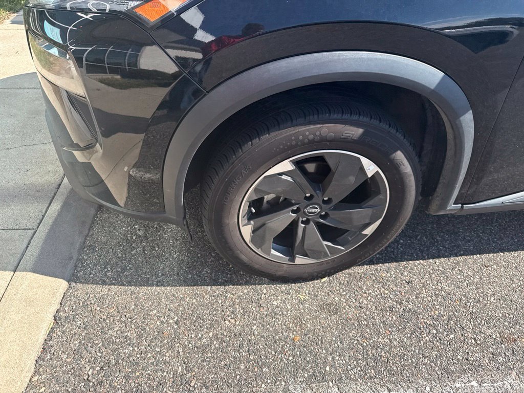 Used 2024 Nissan Rogue SV AWD/4WD image 7