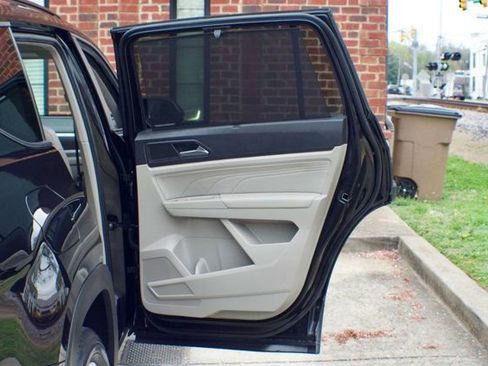 Used 2022 Volkswagen Atlas SE image 45