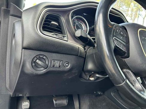 Used 2015 Dodge Challenger SXT w/ Driver Convenience Group image 12