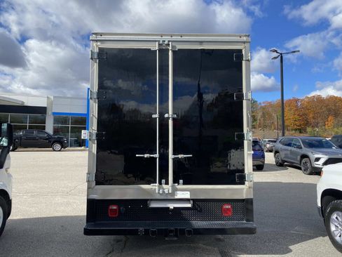 Used 2022 GMC Savana 3500 w/ Power Convenience Package image 5