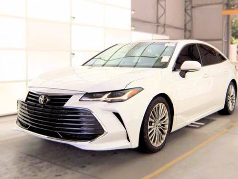 Used 2019 Toyota Avalon Limited w/ Advanced Safety Package FWD image 7