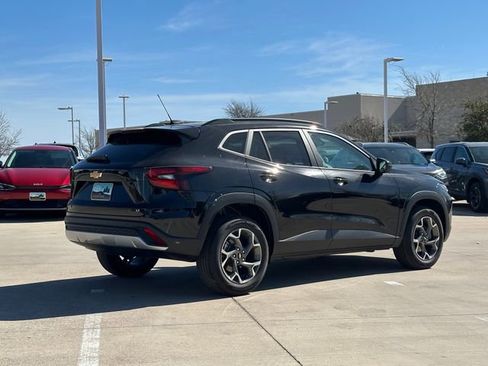 Used 2025 Chevrolet Trax LT w/ LT Convenience Package image 5