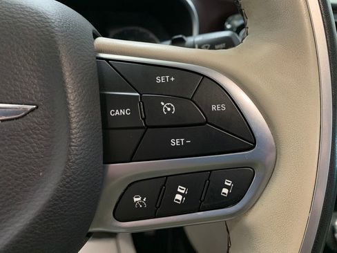 Used 2020 Chrysler Pacifica Limited w/ Tire & Wheel Group image 15