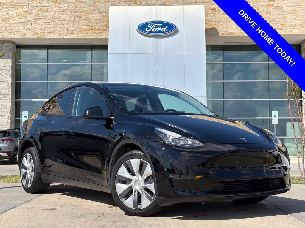 Used 2023 Tesla Model Y Long Range AWD/4WD image 1