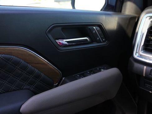 Used 2026 GMC Canyon Denali AWD/4WD image 15