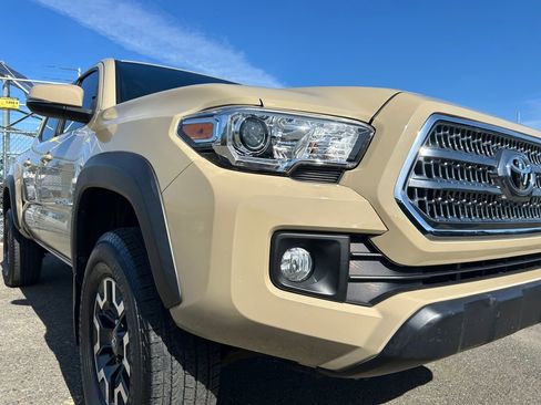 Used 2016 Toyota Tacoma TRD Off-Road AWD/4WD image 34