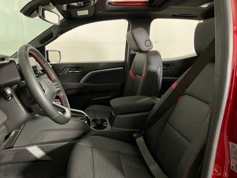 Used 2025 Chevrolet Colorado Z71 w/ Technology Package image 32