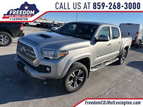 Used 2016 Toyota Tacoma TRD Sport image 1