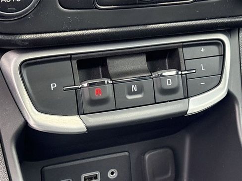 Used 2024 GMC Terrain SLE w/ Driver Convenience Package FWD image 15