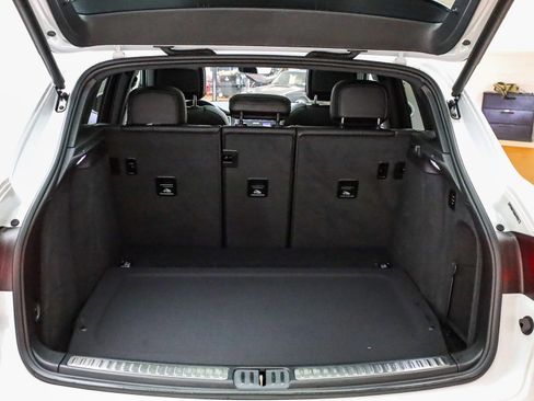 Certified 2025 Porsche Macan image 31