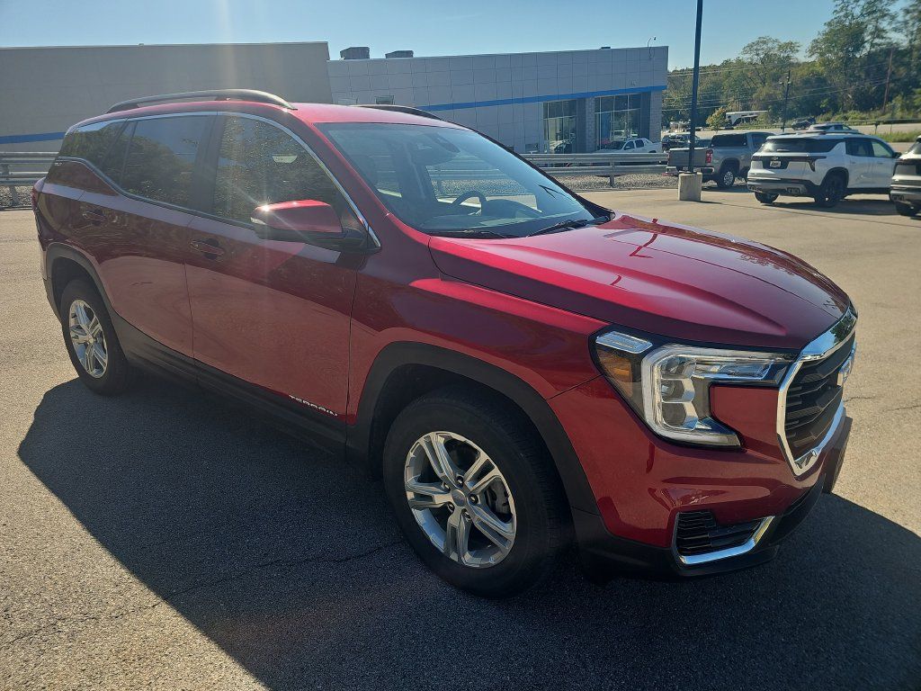 Used 2023 GMC Terrain SLE w/ Driver Convenience Package AWD/4WD image 3