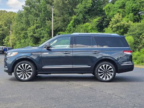 Used 2024 Lincoln Navigator Reserve AWD/4WD image 2