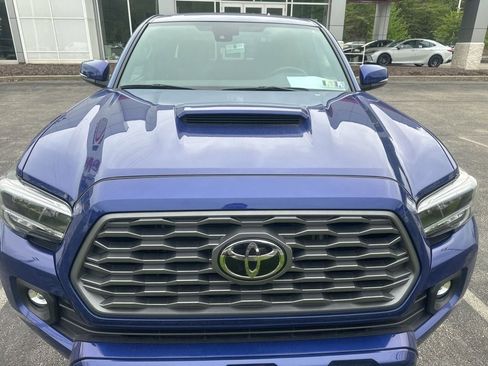 Used 2023 Toyota Tacoma TRD Sport AWD/4WD image 2