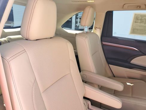 Used 2019 Toyota Highlander Limited image 25