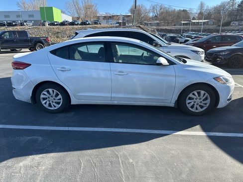 Used 2018 Hyundai Elantra SE image 4
