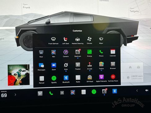 Used 2025 Tesla Cybertruck AWD Crew Cab image 16