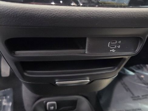 New 2026 Chrysler Pacifica Select image 21