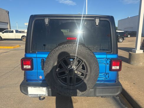 Used 2024 Jeep Wrangler Sport S image 6