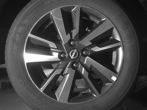 Used 2025 Nissan Versa SV FWD image 15
