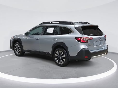 Used 2023 Subaru Outback Limited image 7