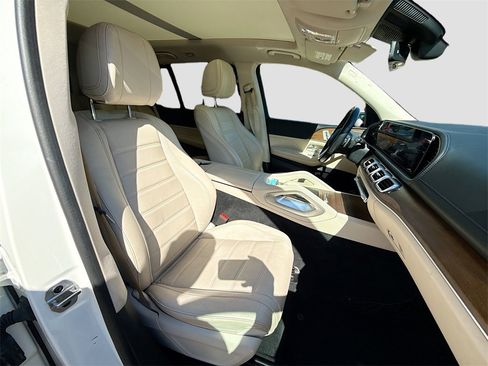 Used 2021 Mercedes-Benz GLS 580 4MATIC image 32