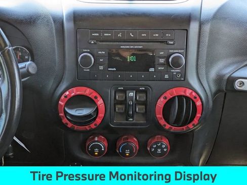 Used 2017 Jeep Wrangler Unlimited Rubicon w/ Connectivity Group image 20