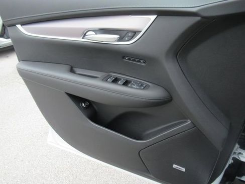 New 2025 Cadillac XT6 Luxury image 26