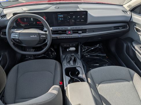 Used 2025 Kia K4 LXS image 12