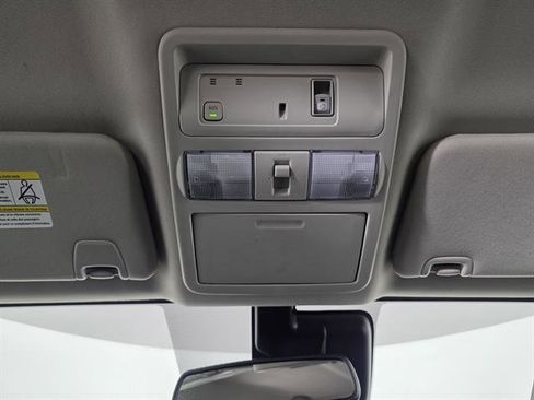 Used 2024 Nissan Titan SV w/ SV Convenience Package image 34