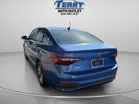 Used 2024 Volkswagen Jetta SE FWD image 5